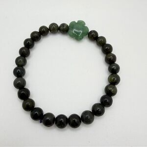 NWOT Nephrite Jade and Carved Aventurine flower stretch‎ beaded bracelet!